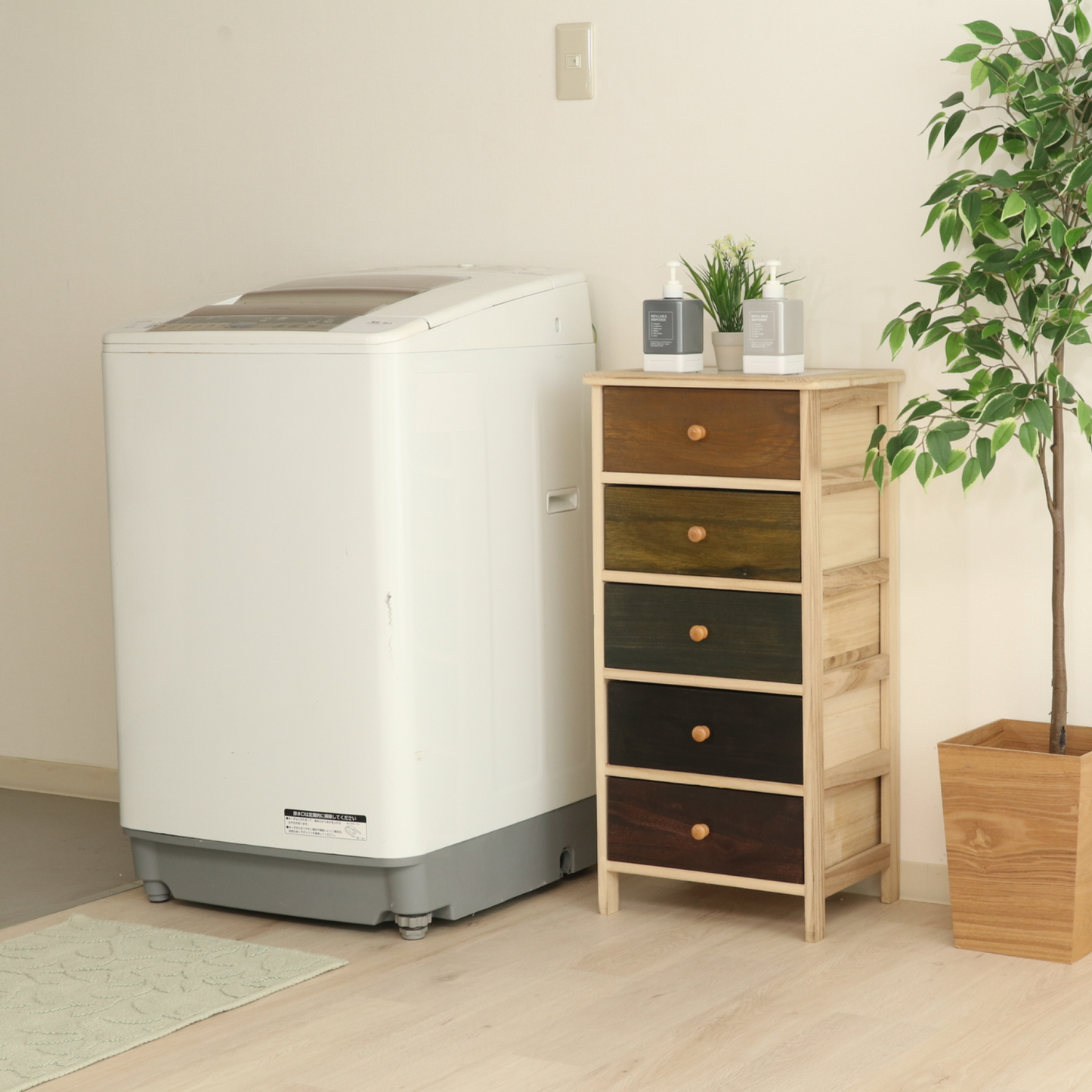 カラフルなデザインの桐製マルチチェスト 4段