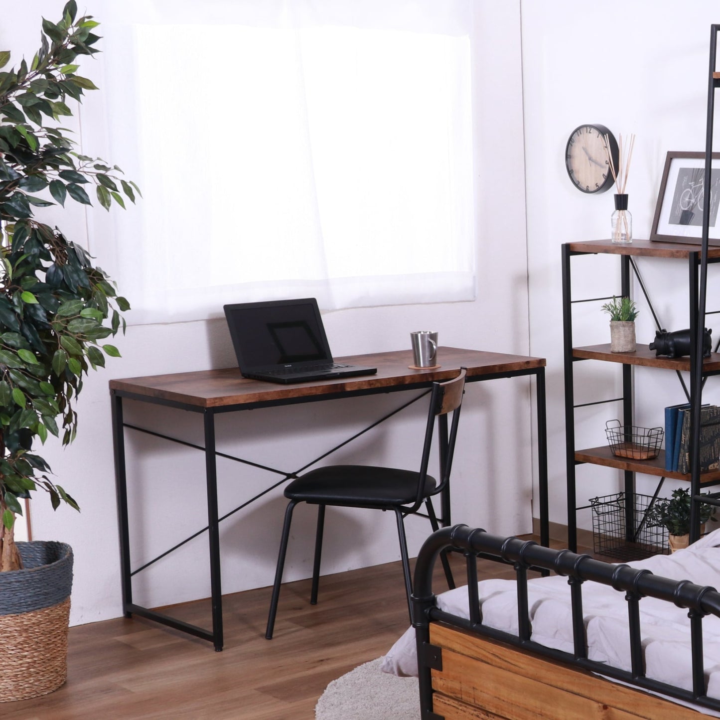 木目が美しいヴィンテージ風ワークデスク