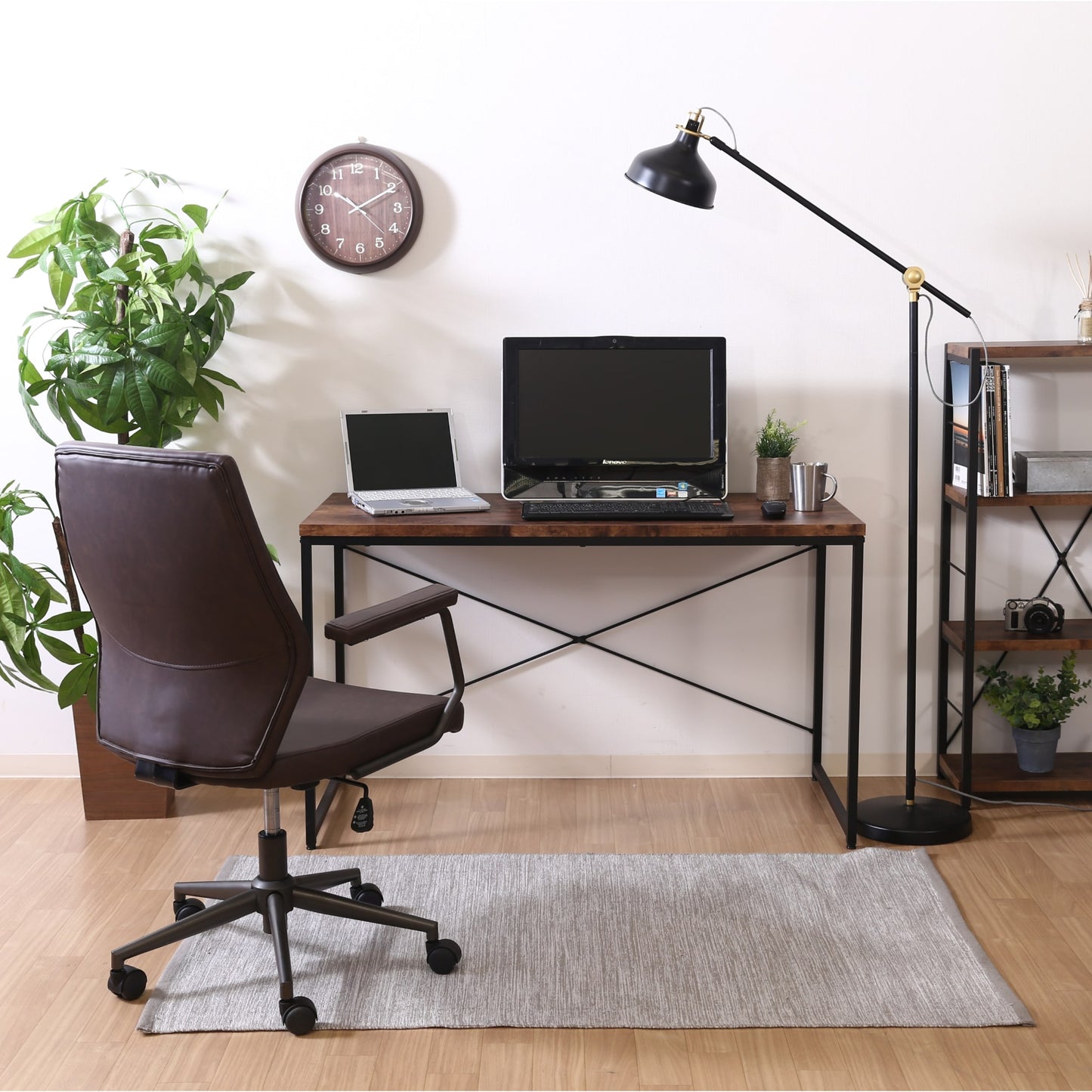 木目が美しいヴィンテージ風ワークデスク