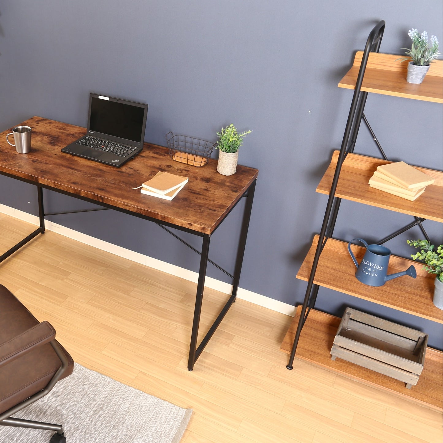 木目が美しいヴィンテージ風ワークデスク