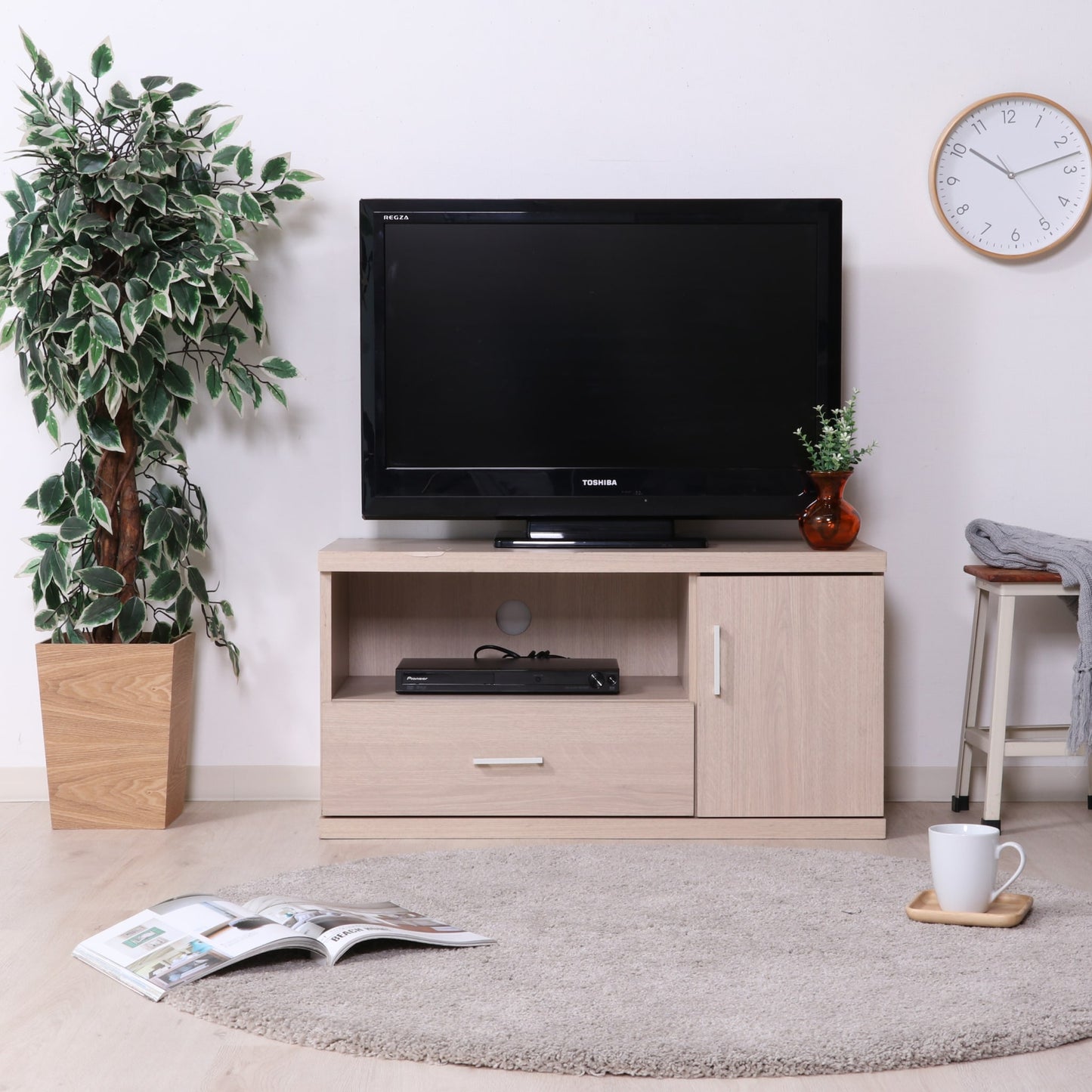 引き出し収納付きシンプルなデザインのテレビ台