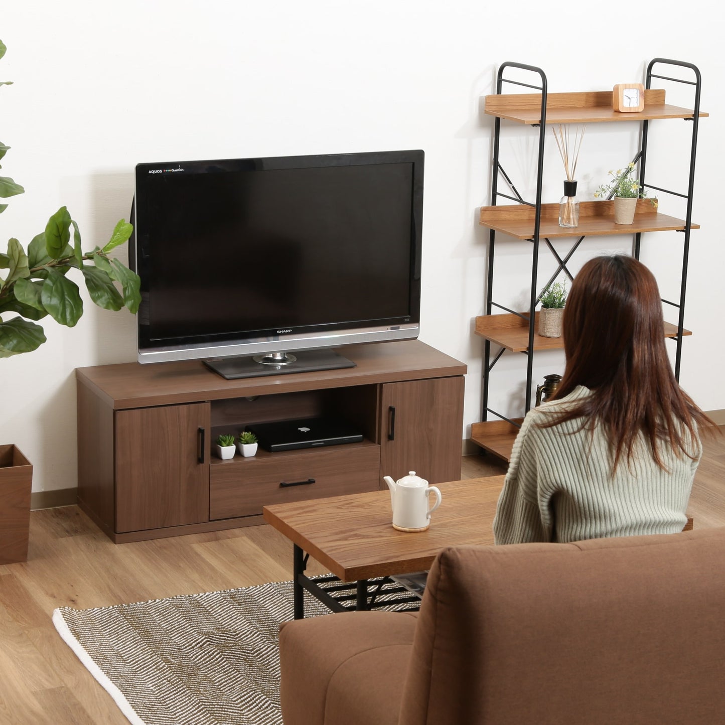 引き出し収納付きシンプルなデザインのテレビ台 ワイド