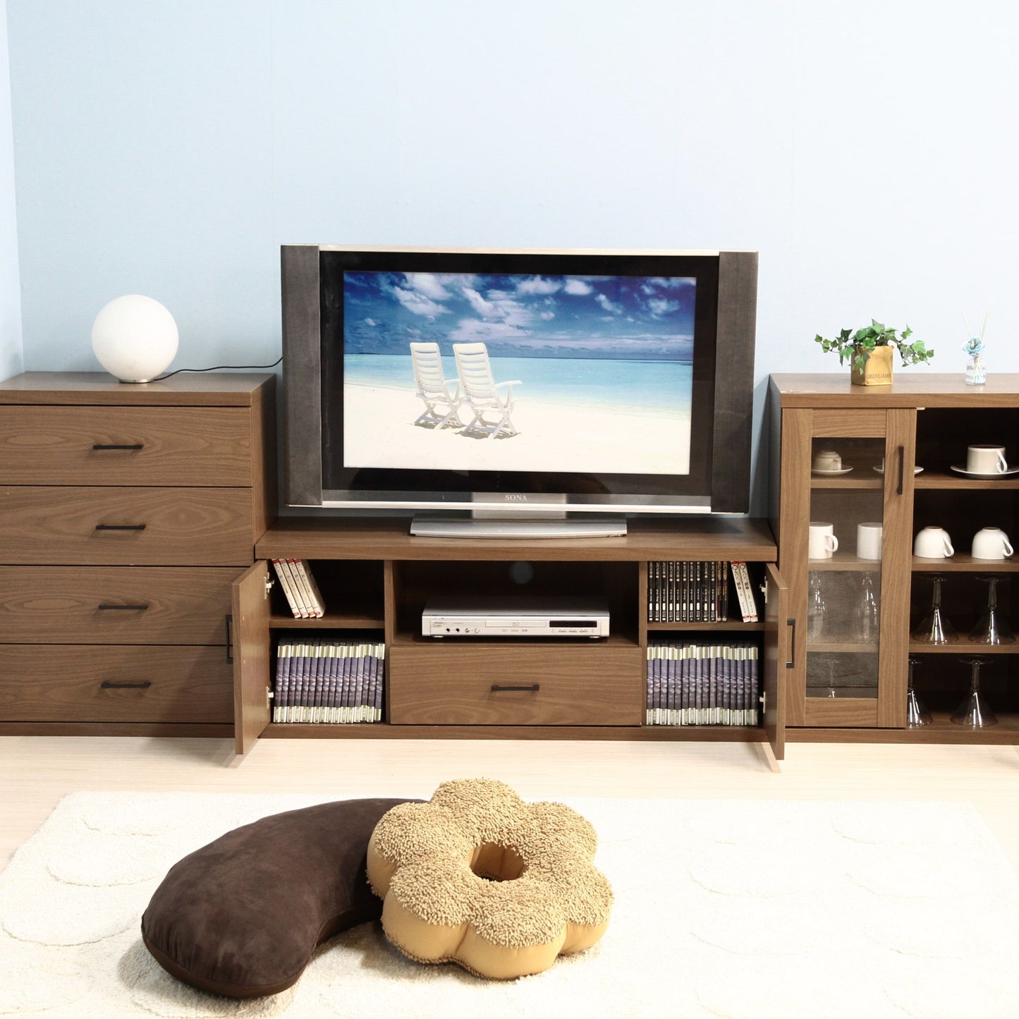 引き出し収納付きシンプルなデザインのテレビ台 ワイド