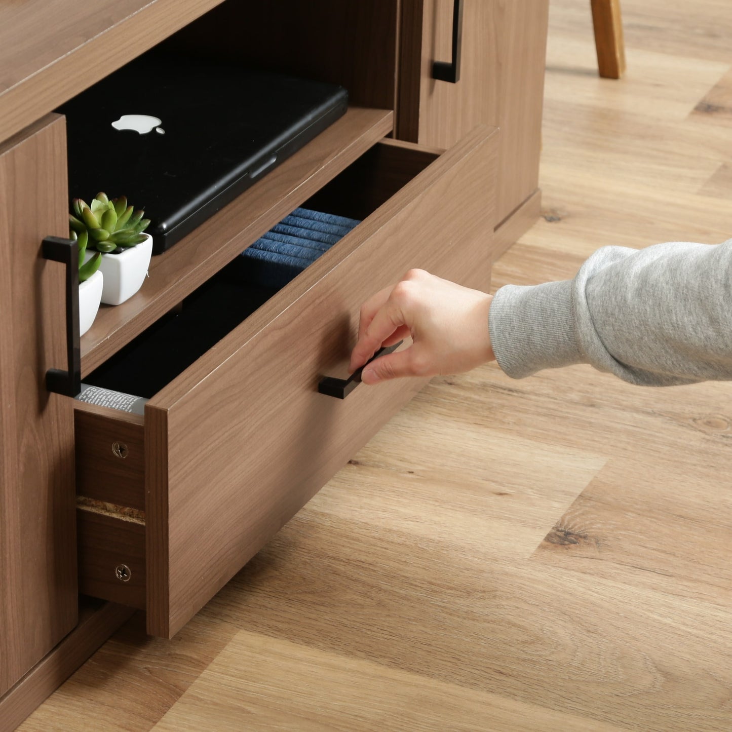 引き出し収納付きシンプルなデザインのテレビ台 ワイド