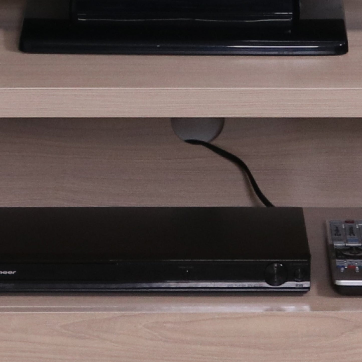 引き出し収納付きシンプルなデザインのテレビ台 ワイド