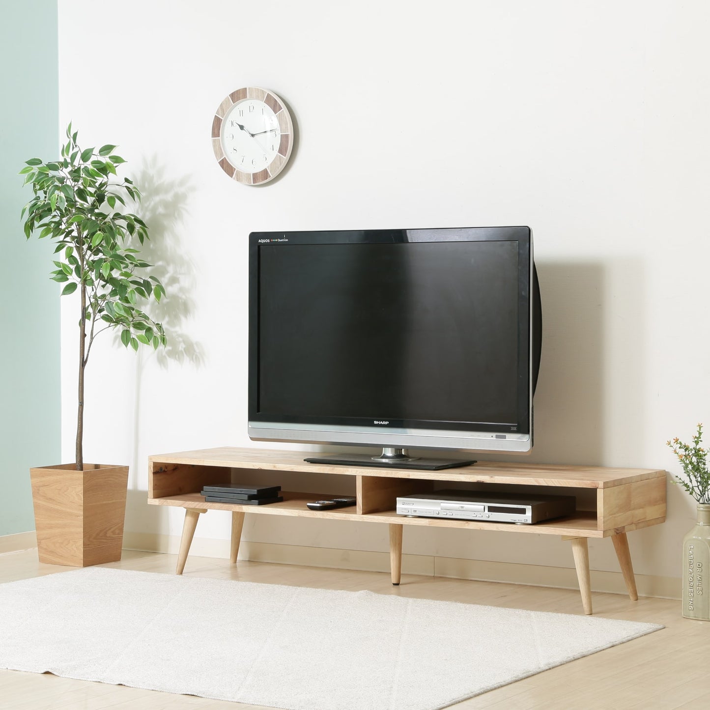 ナチュラルなデザイン 北欧風テレビボード