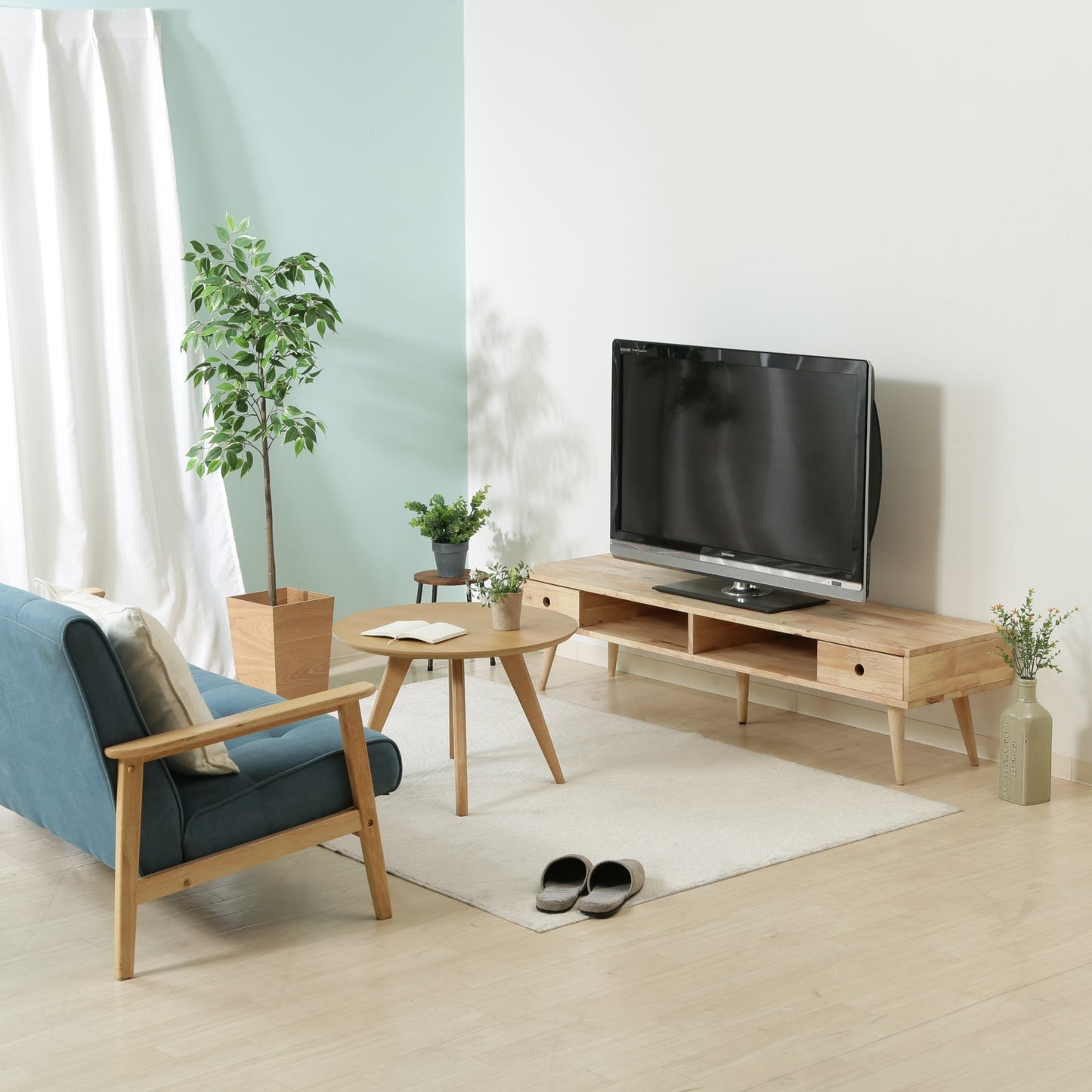 ナチュラルなデザイン 北欧風テレビボード