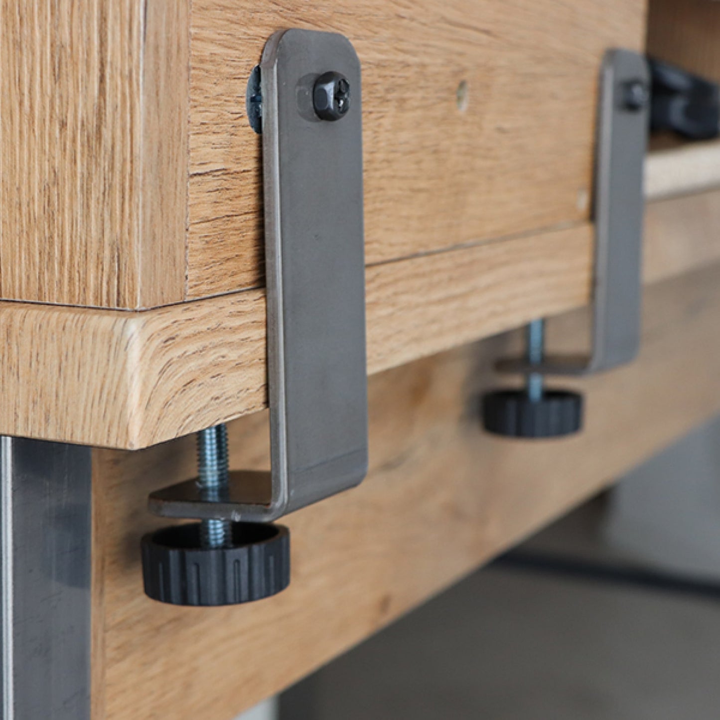 棚付き木製のおしゃれなパソコンデスク