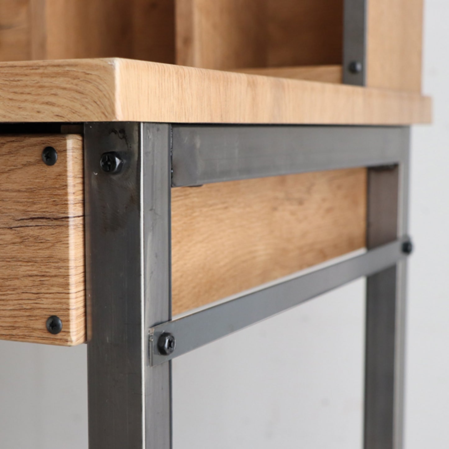 棚付き木製のおしゃれなパソコンデスク