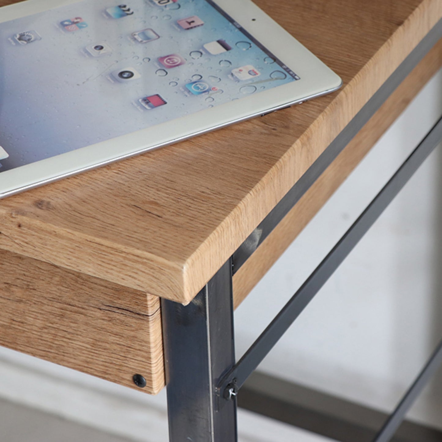 棚付き木製のおしゃれなパソコンデスク