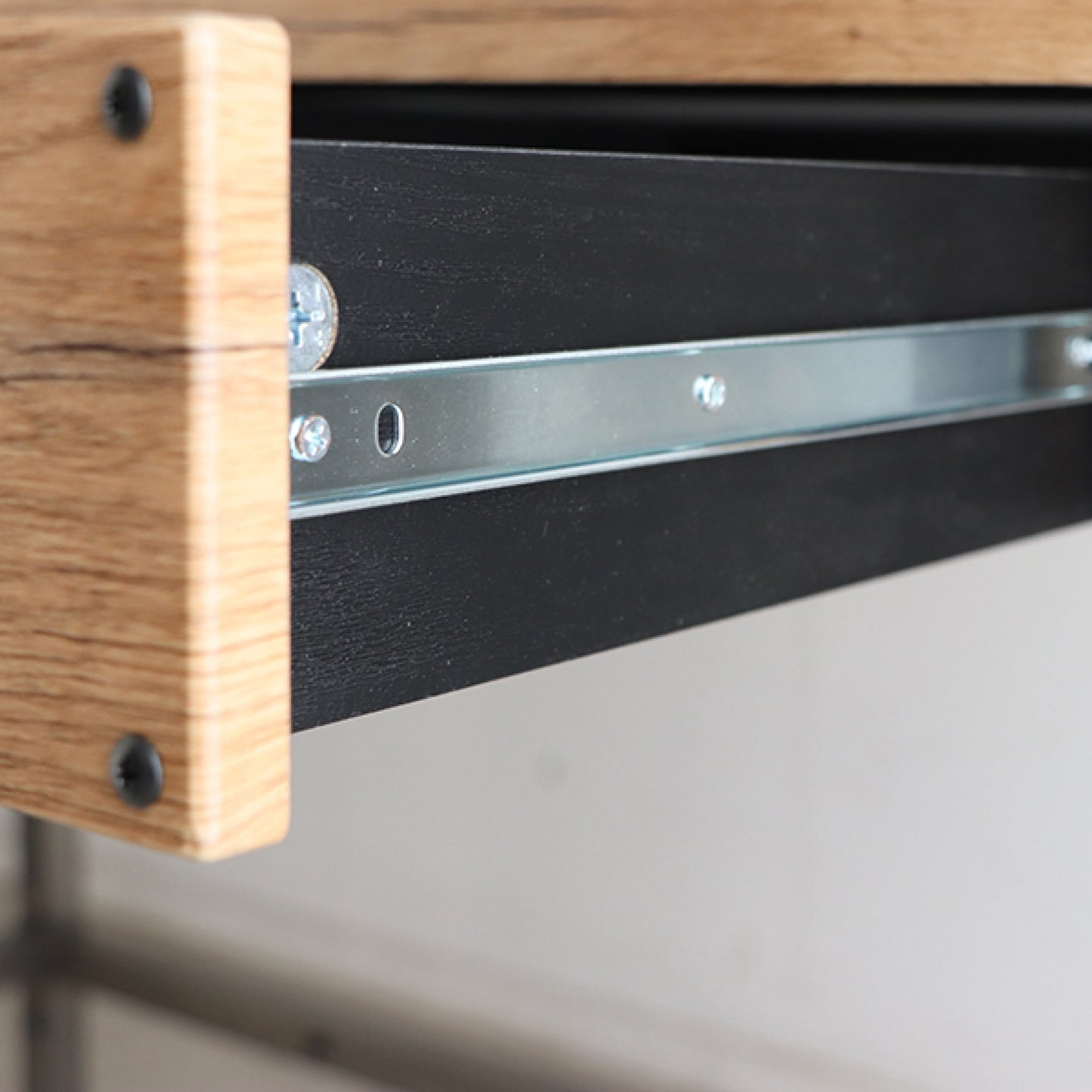 棚付き木製のおしゃれなパソコンデスク