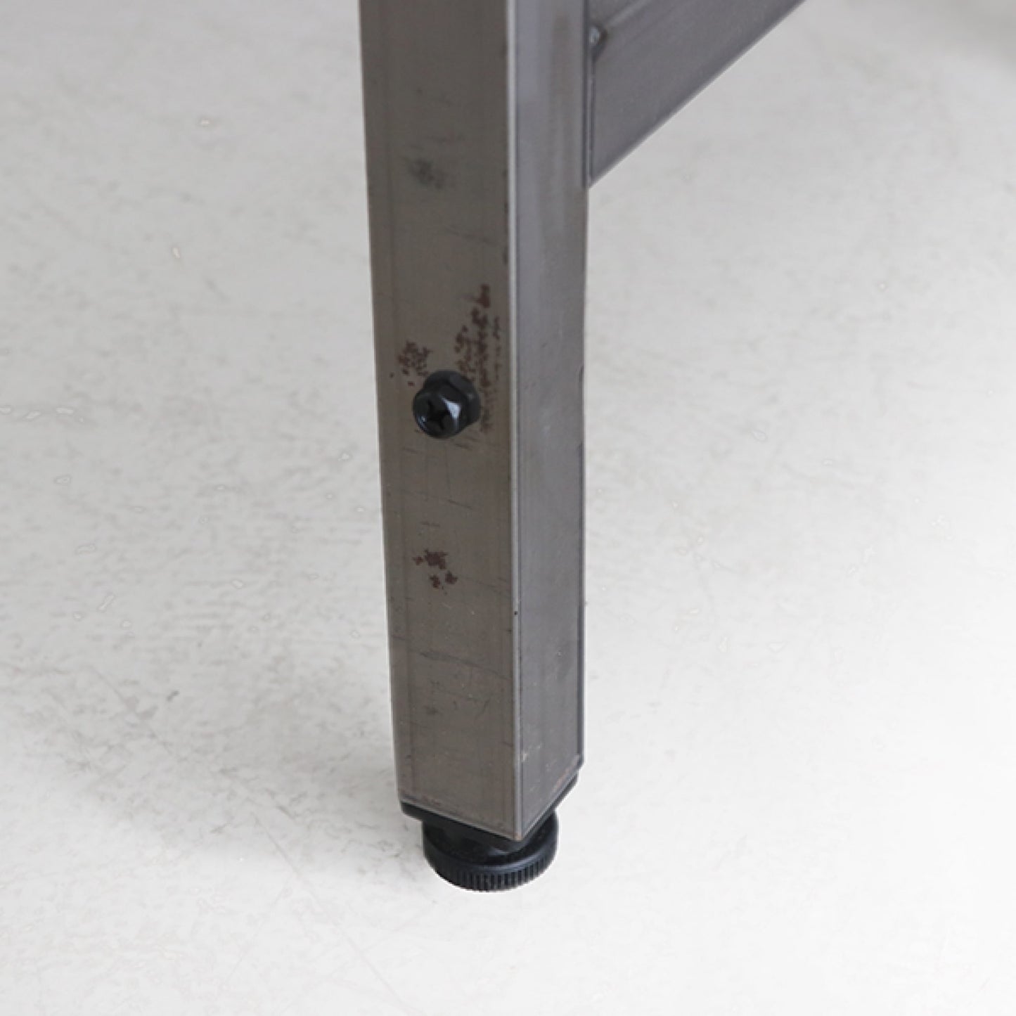 棚付き木製のおしゃれなパソコンデスク