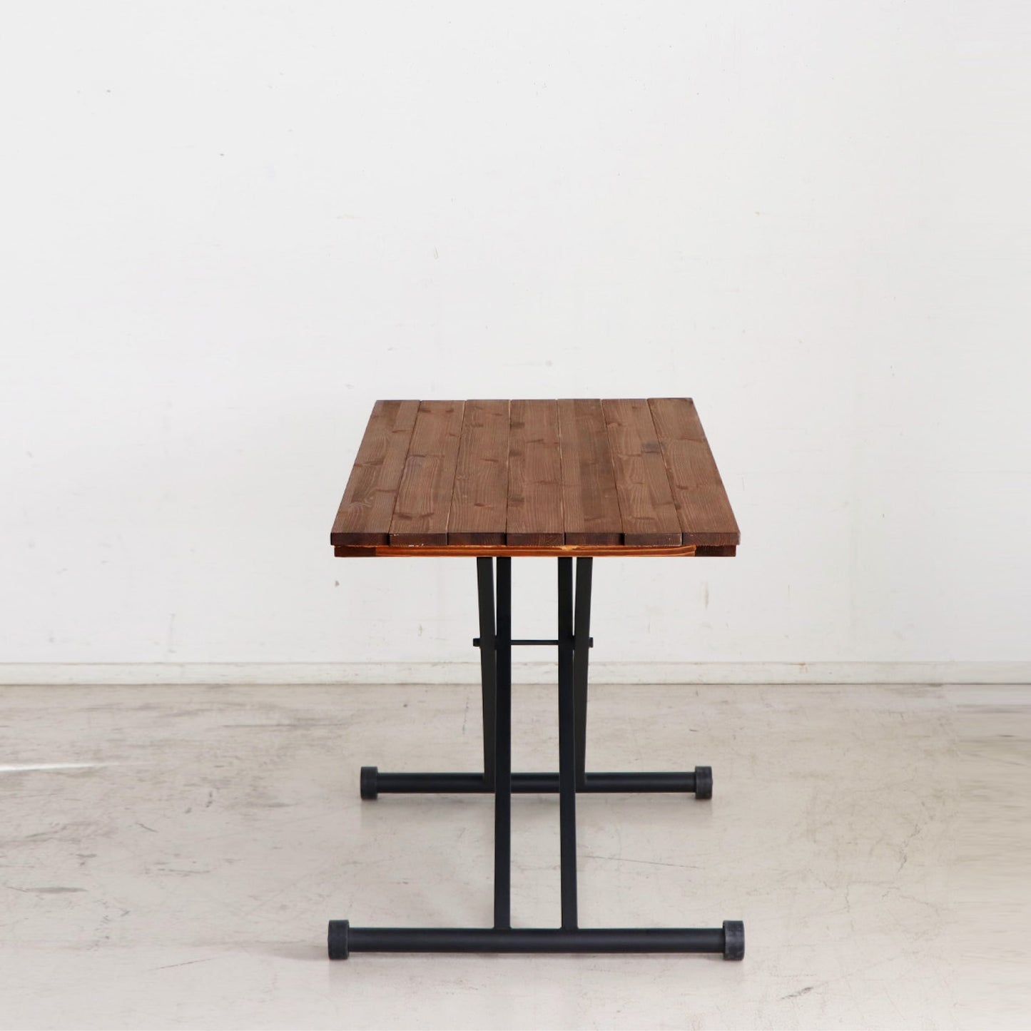 アカシア使用の木製昇降式テーブル