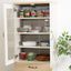 白が映えるシンプルデザインのキッチンボード