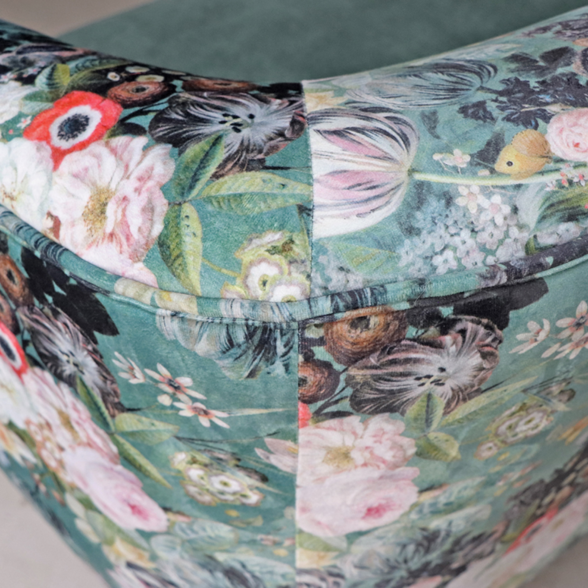 エレガントな花柄2人掛けソファー-weshop interior エレガントな花柄2人掛けソファー-weshop interior